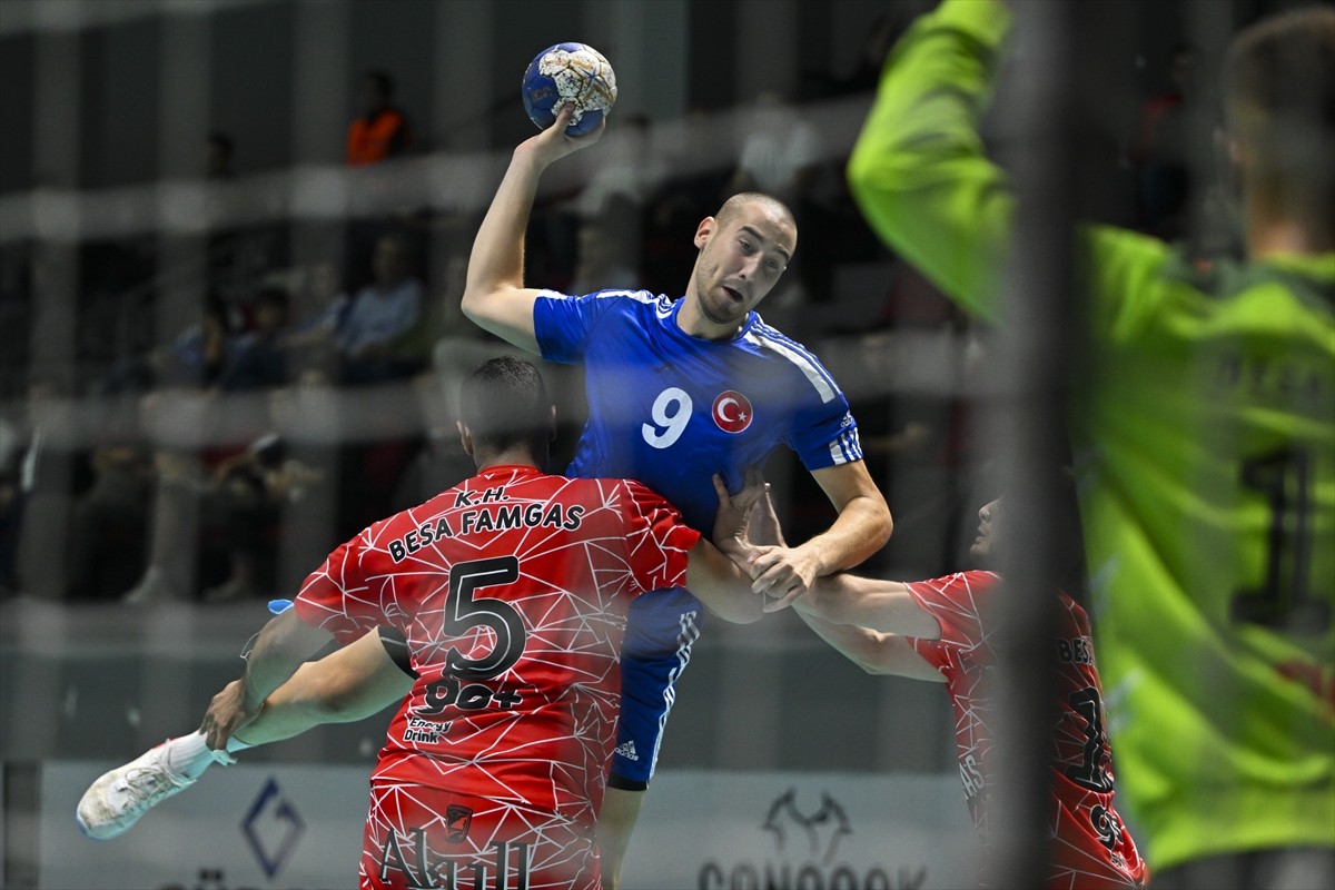 Hentbolda EHF Erkekler Avrupa Kupası 1. tur rövanş maçında DEPSAŞ Enerji As, Kosova'nın KH Besa...