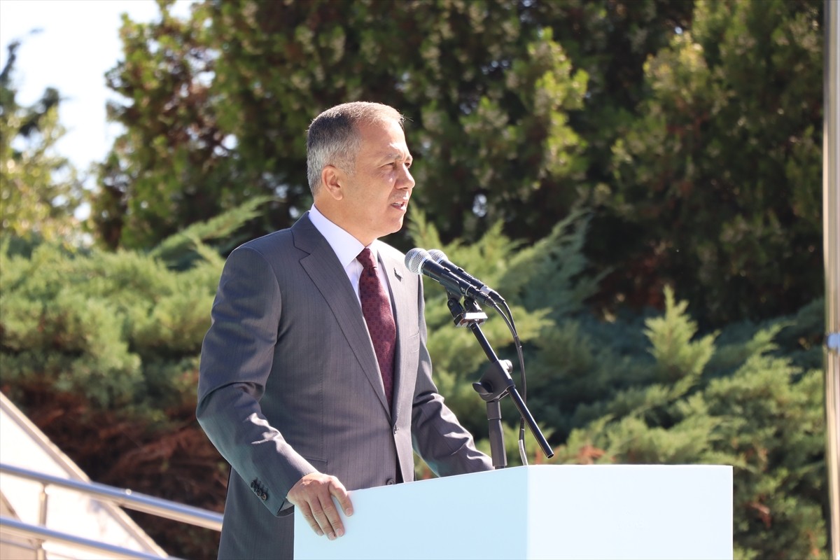 İçişleri Bakanı Ali Yerlikaya, 27 Mayıs askeri darbesinin ardından Başbakan Adnan Menderes...