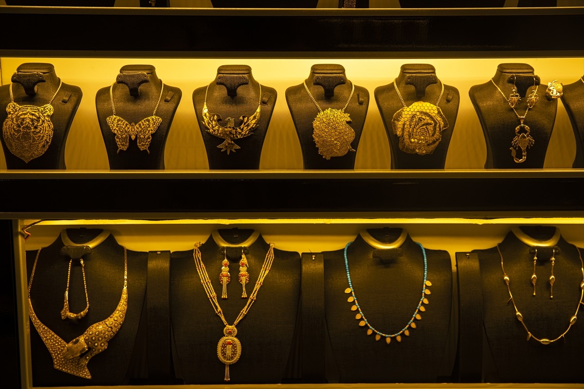 Irak’ın Erbil kentinde kuyumcular, küresel siyasi ve ekonomik atmosferin etkisiyle altın...