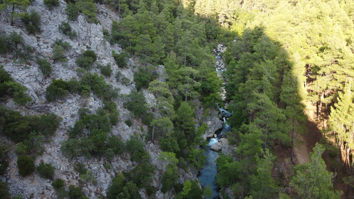 Isparta'nın Sütçüler ilçesinde, Toros Dağları'nın batı uzantıları içinde yer alan Yazılı Kanyon...
