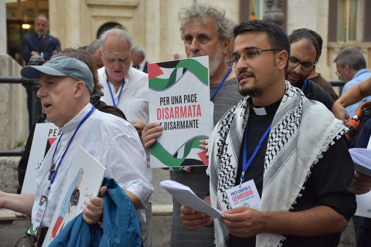 İsrail'in Gazze'deki soykırımına karşı çıkmak için Katolik Kilisesi'ne mensup rahiplerce kurulan...
