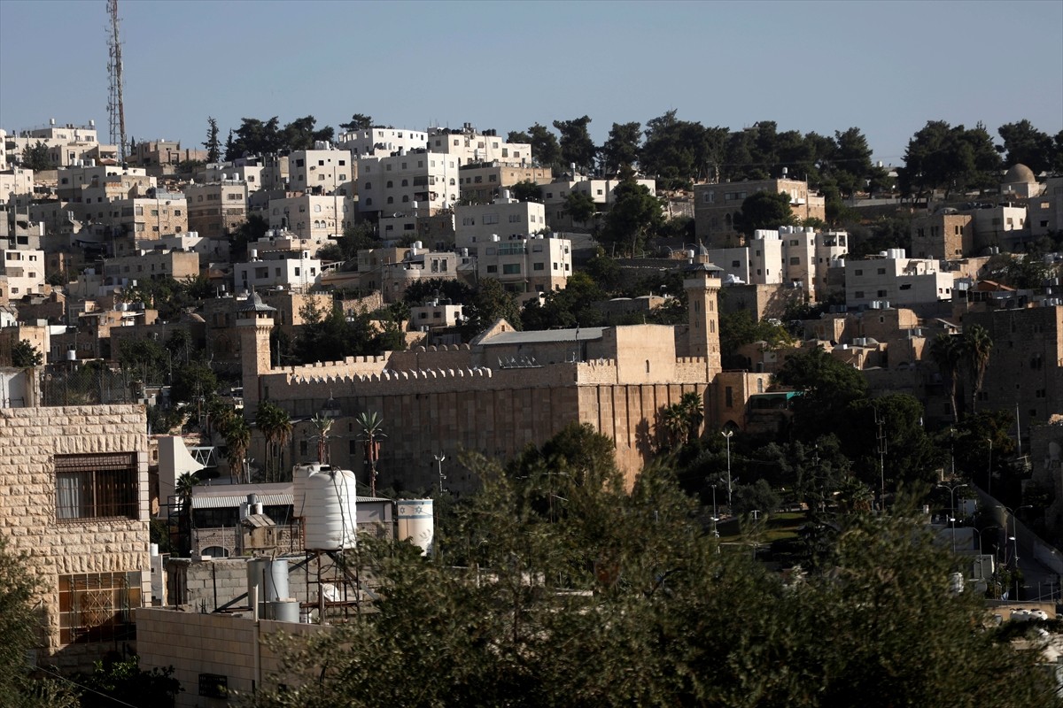 İsrail'in, işgal altındaki Batı Şeria'nın El Halil kentinde bulunan Harem-i İbrahim Camisi'ni...