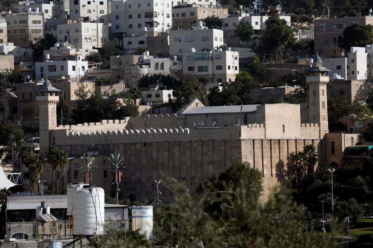 İsrail'in, işgal altındaki Batı Şeria'nın El Halil kentinde bulunan Harem-i İbrahim Camisi'ni...