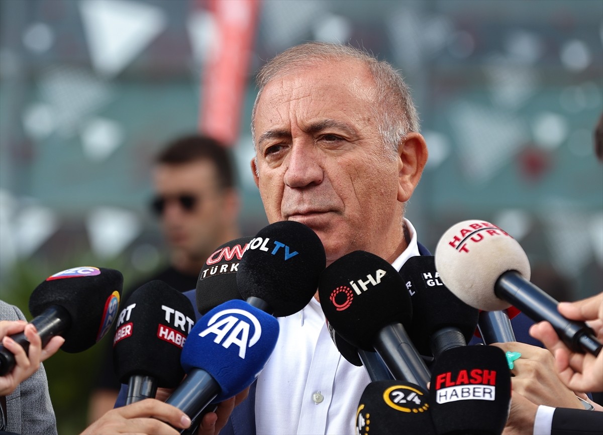 İstanbul 45. Asliye Hukuk Mahkemesi'nce CHP İstanbul İl Yönetimi'ne görevlendirilen Gürsel Tekin...