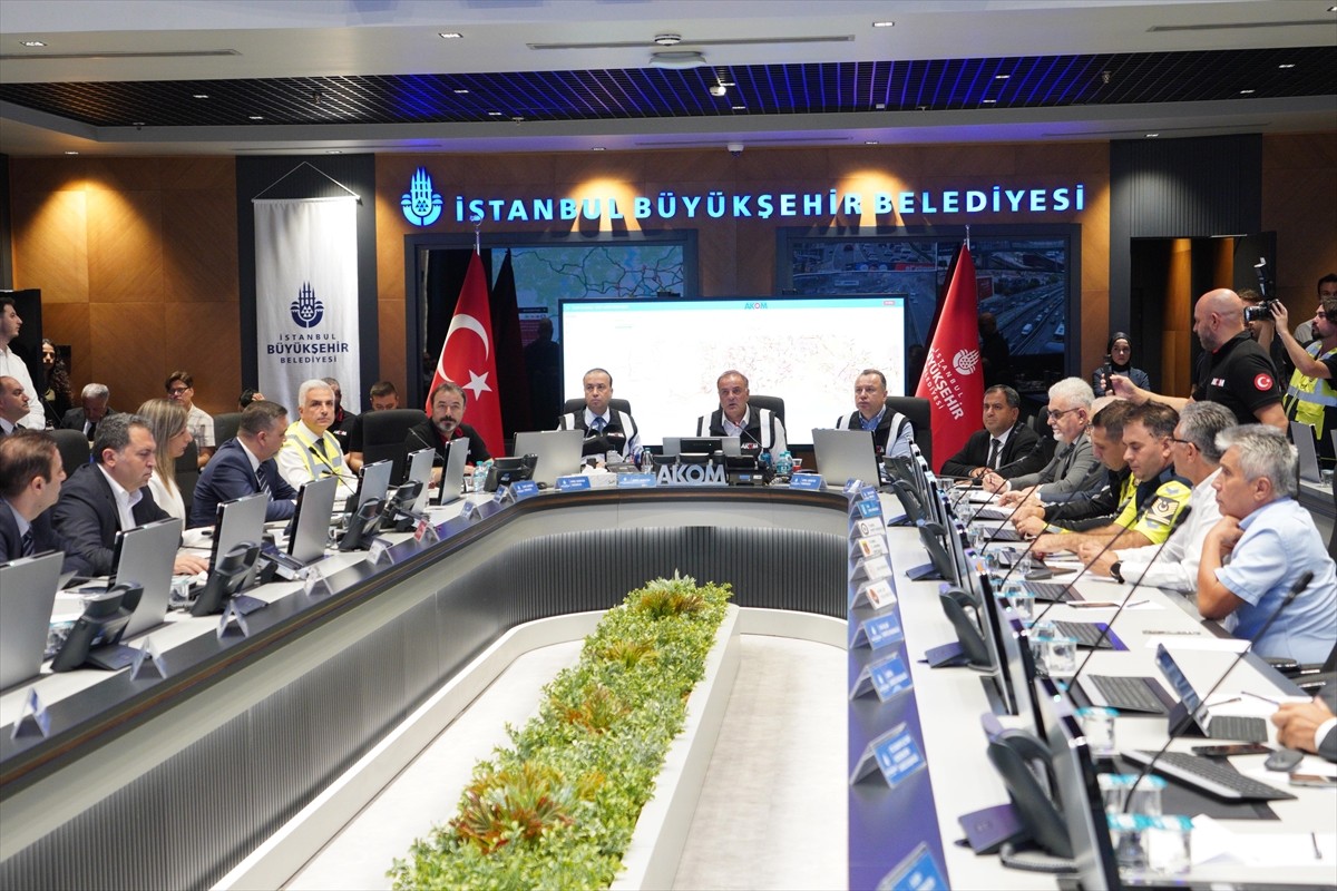 İstanbul Büyükşehir Belediyesi (İBB) ekipleri, eğitim öğretim yılının başlaması ve haftanın ilk iş...