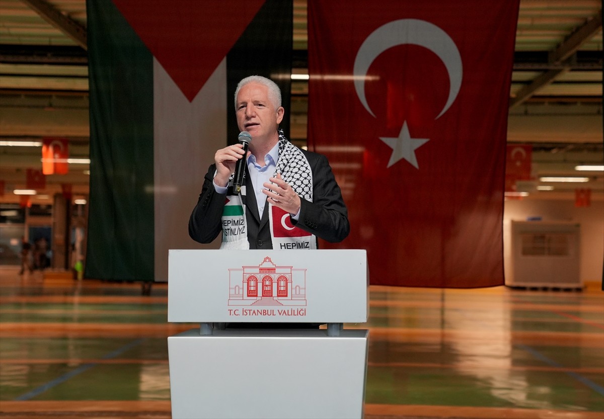 İstanbul Gürpınar Balık Hali'ndeki balıkçılar, bir günlük hasılatlarını Gazze'ye bağışladı....