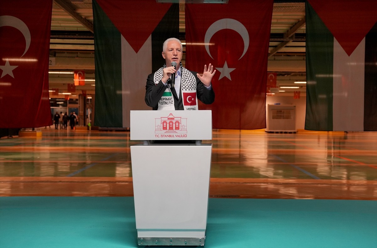 İstanbul Gürpınar Balık Hali'ndeki balıkçılar, bir günlük hasılatlarını Gazze'ye bağışladı....