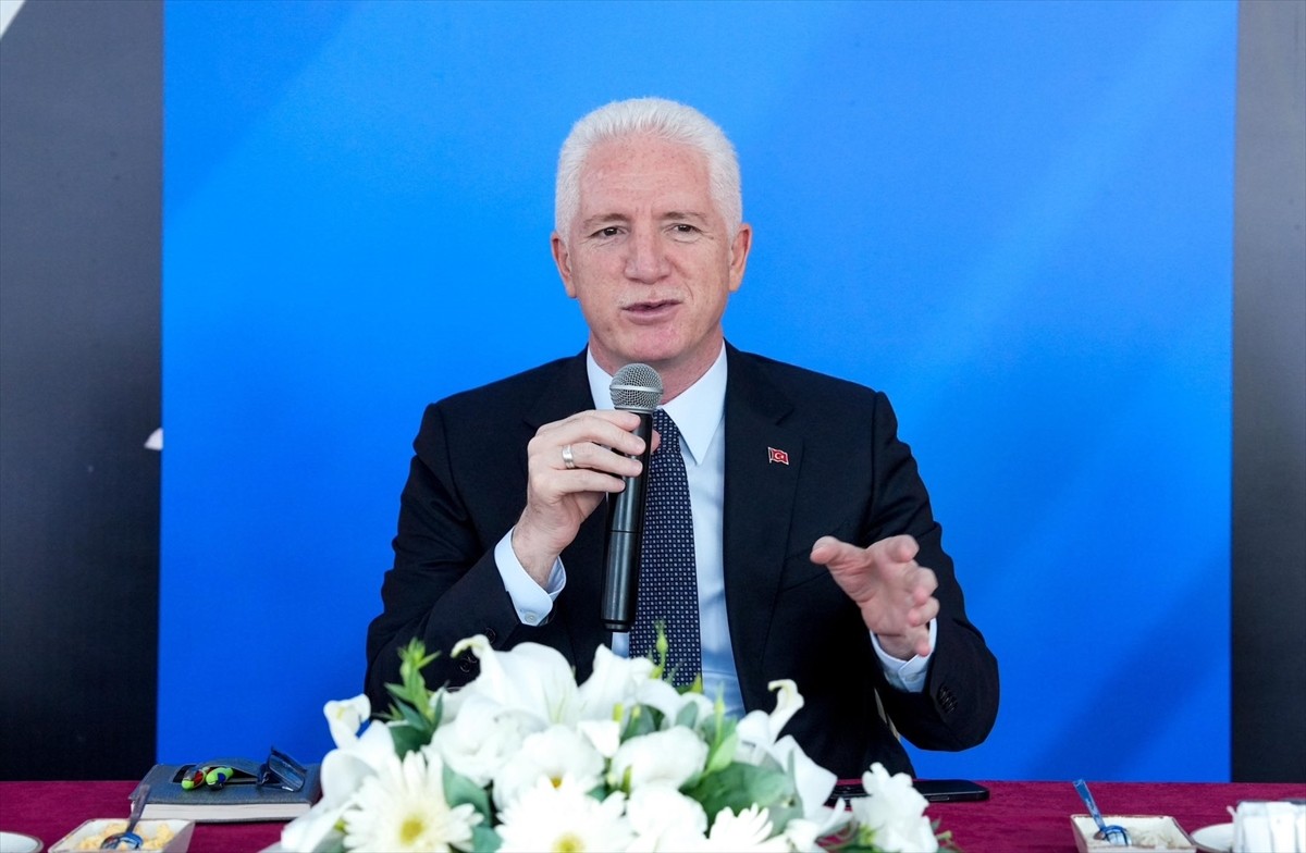  İstanbul Valisi Davut Gül, Beykoz Belediyesinin ev sahipliğinde yapılan istişare toplantısına...