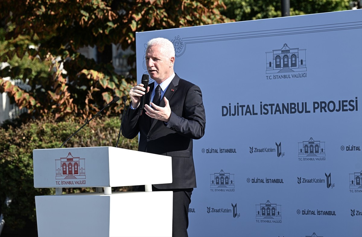 İstanbul Valisi Davut Gül, “Dijital İstanbul” projesi kapsamında, kentteki tüm tarihi cami ve...