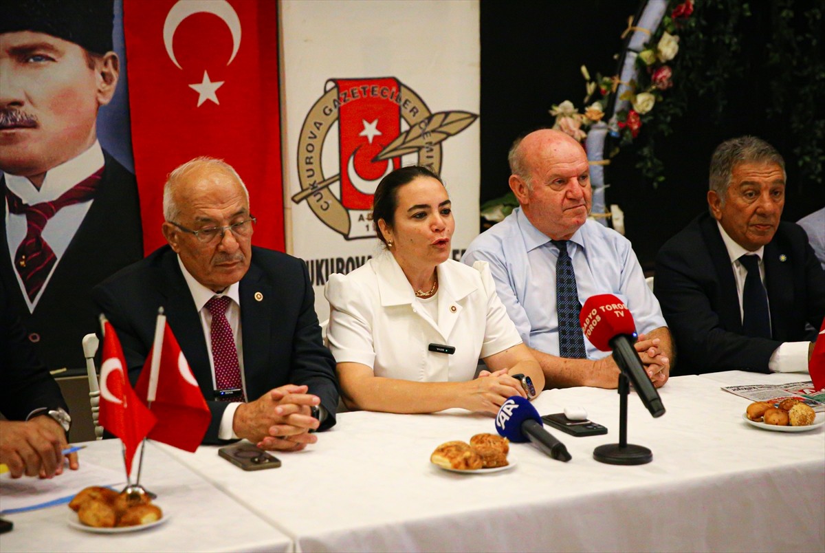 İYİ Parti Genel Başkan Yardımcısı ve Adana Milletvekili Ayyüce Türkeş Taş (sol 4), Adana'da...