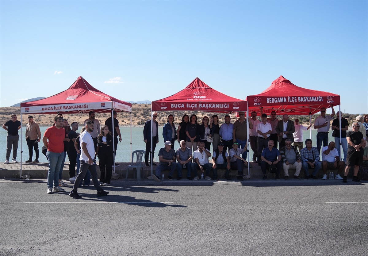 İzmir Büyükşehir Belediyesine yönelik yolsuzluk soruşturması kapsamında açılan "kooperatif"...