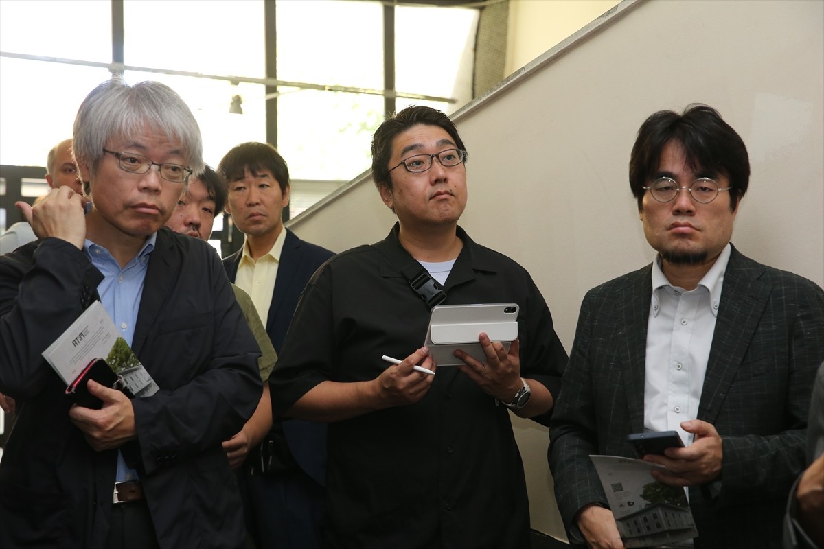  Japonya'dan gelen akademisyenler, 17 Ağustos 1999 Marmara Depremi'nden etkilenen Sakarya'da...