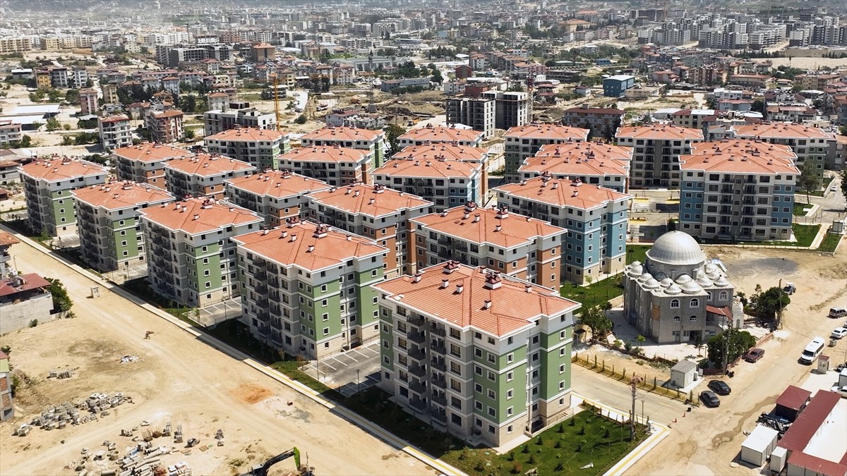 Kahramanmaraş merkezli 6 Şubat 2023 depremlerinden etkilenen bölgelerdeki inşa çalışmaları hızla...