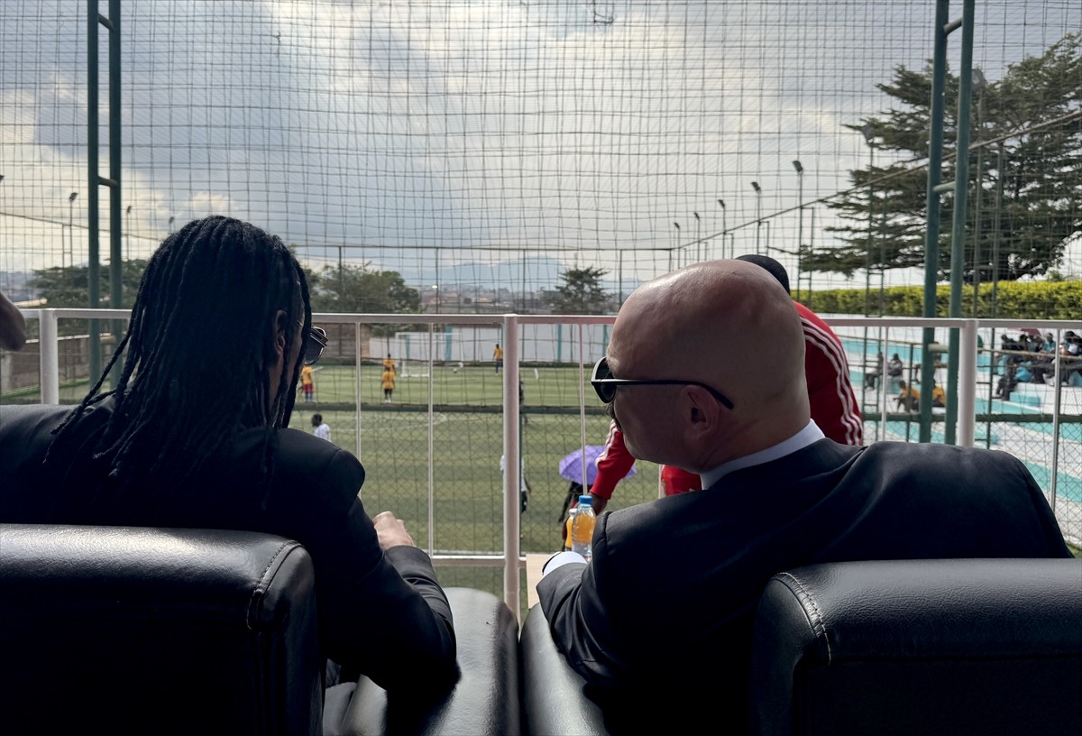 Kamerun’un başkenti Yaounde’deki Türkiye Maarif Koleji’nde düzenlenen spor olimpiyatlarının yarı...