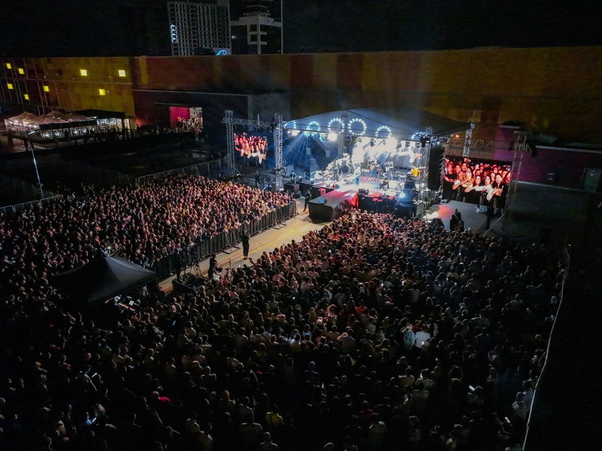 Karadeniz müziğinin önemli temsilcileri Niyazi Koyuncu, Selçuk Balcı ve Şevval Sam, Marmara Park...
