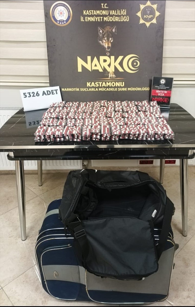Kastamonu'da düzenlenen uyuşturucu operasyonunda 5 bin 326 sentetik ecza hapı yakalandı, 1 kişi...