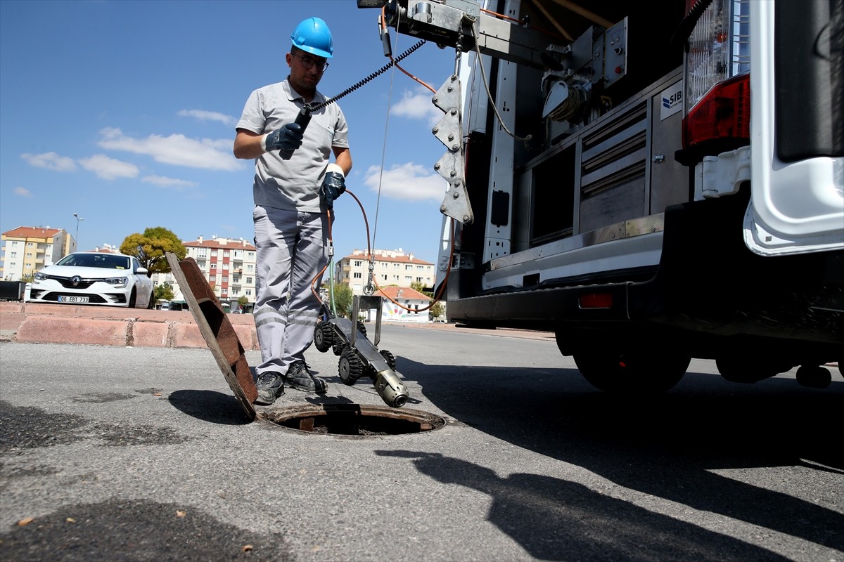 Kayseri Büyükşehir Belediyesi Su ve Kanalizasyon İdaresi (KASKİ) Genel Müdürlüğü ekipleri...