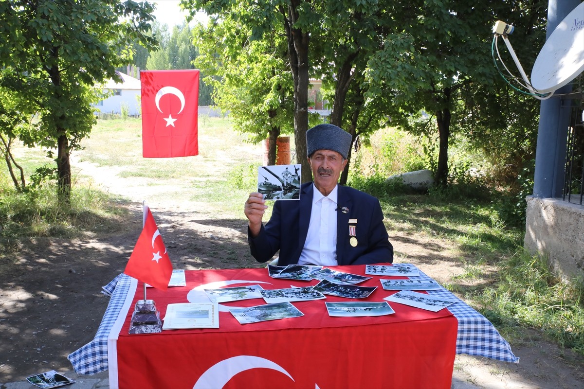 Kıbrıs Barış Harekatı sırasında Beşparmak Dağları'nda 1024 metre yükseklikte dik ve sarp kayaların...