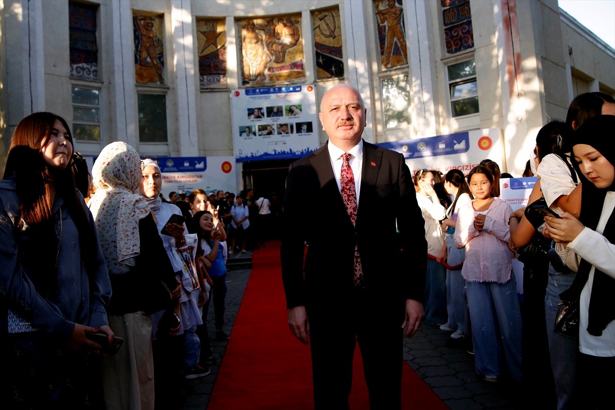 Kırgızistan'ın başkenti Bişkek'te başlayan "9. Türk Filmleri Haftası" etkinliğinde ünlü Türk...