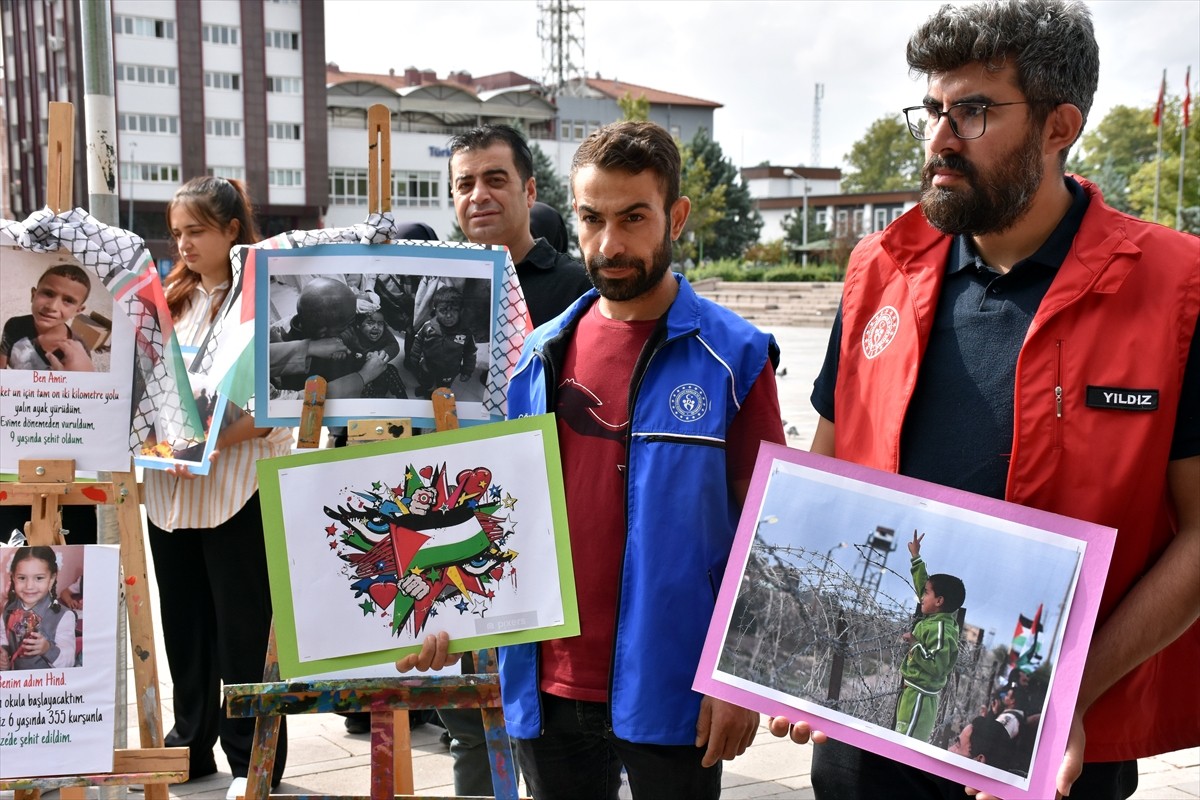 Kırıkkale'de, AK Parti Gençlik Kolları Başkanlığınca yeni eğitim öğretim yılının başlamasıyla...