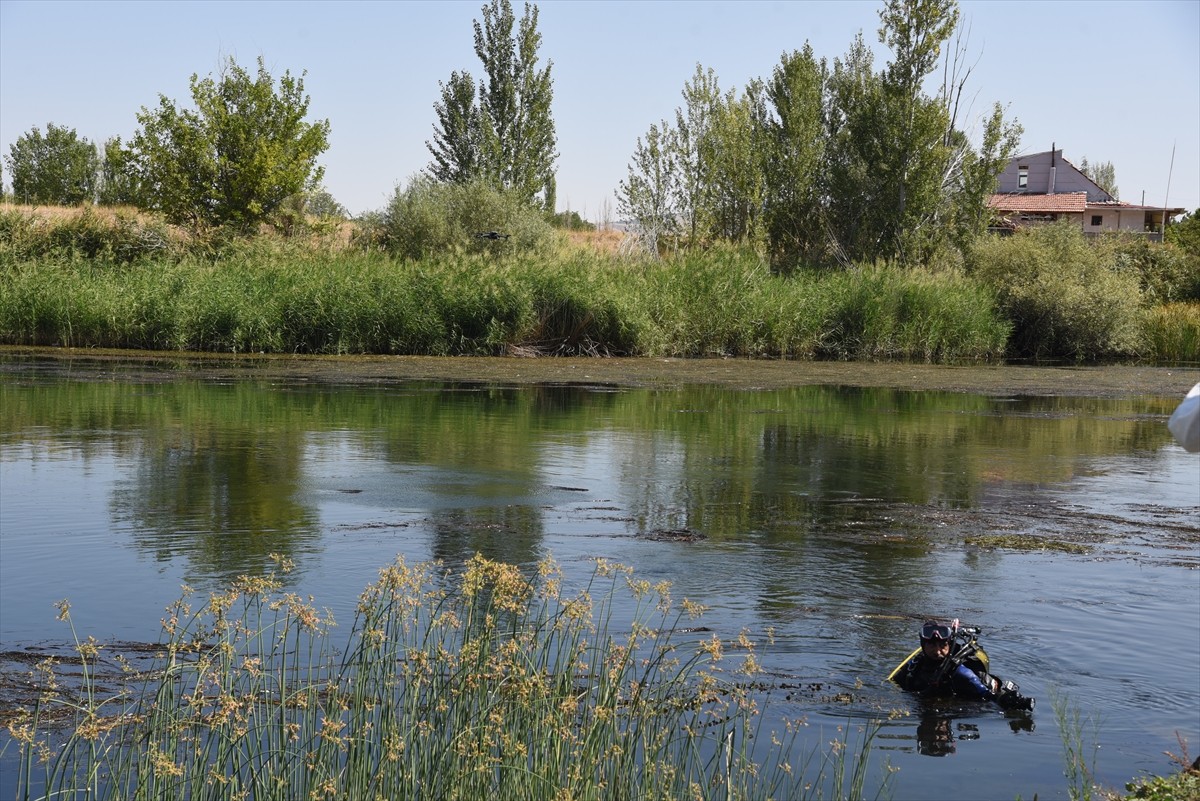 Kırıkkale'nin Bahşılı ilçesinde Kızılırmak'a düşen genç ve onu kurtarmaya çalışan arkadaşı...