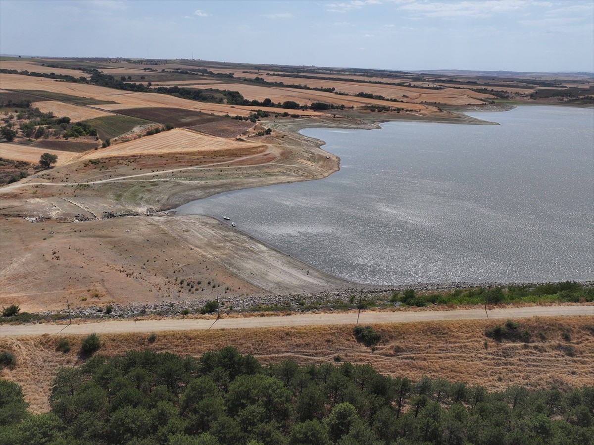 Kış aylarında Meriç Nehri'nden basılan suyla doldurulan Edirne'nin Uzunköprü ilçesindeki Altınyazı...
