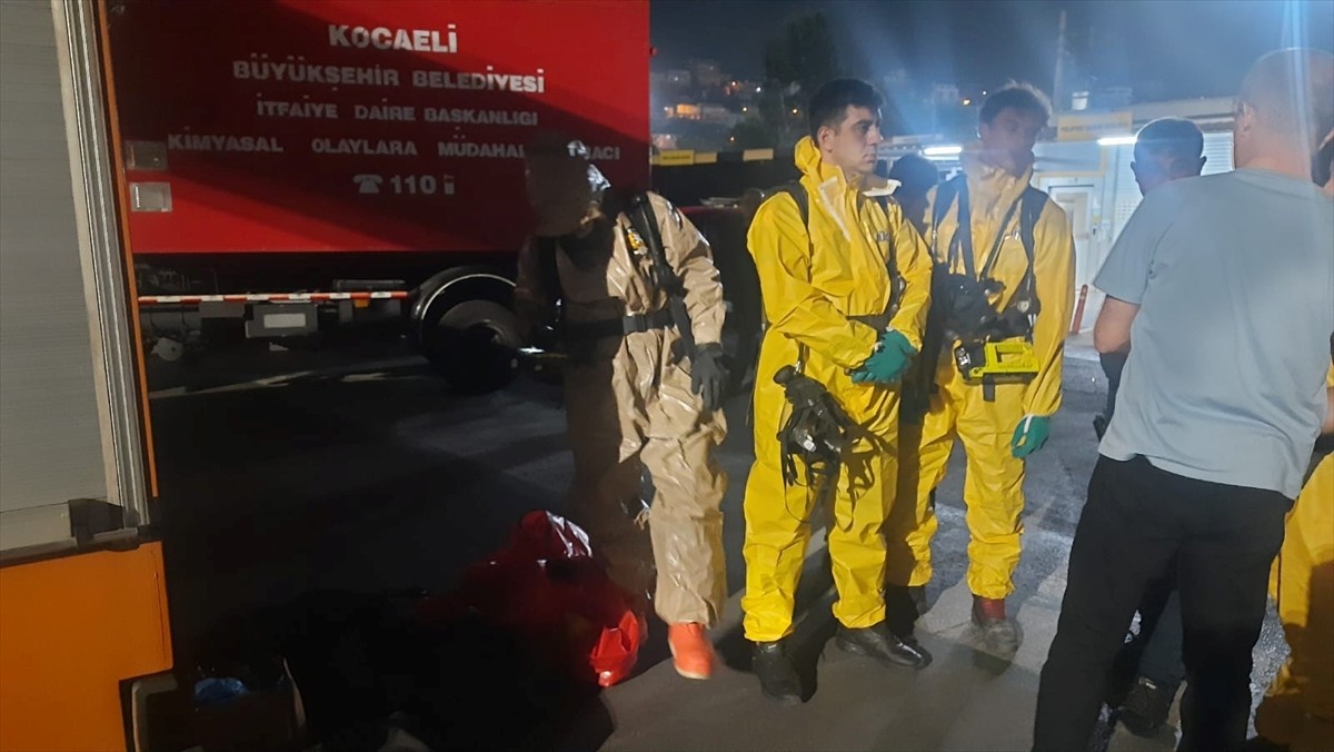 Kocaeli'nin Dilovası ilçesinde bir boya fabrikasındaki tankerde gerçekleşen gaz sızıntısının...