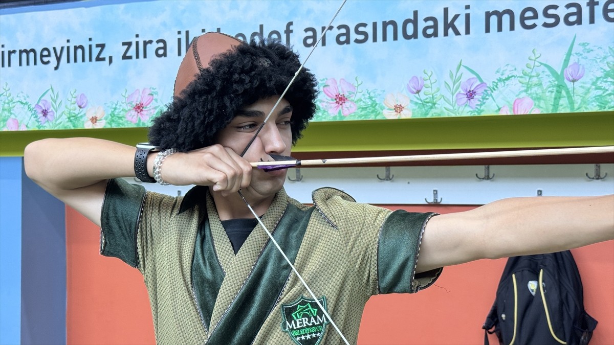 Konya'da beyin tümörü ameliyatları sonrası sağ kolunda refleks kaybı yaşayan Muzaffer Gülkara...