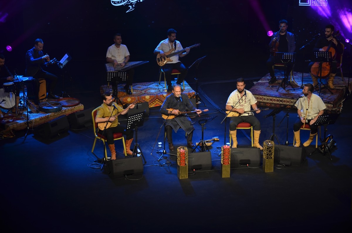 Konya'da düzenlenen 22. Uluslararası Konya Mistik Müzik Festivali, ikinci gününde düzenlenen...
