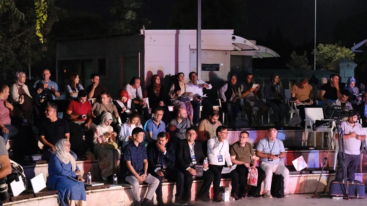 Konya'da, Karatay Belediyesi ile Türkiye Yazarlar Birliği (TYB) Konya Şubesi tarafından organize...