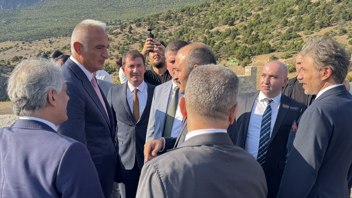 Kültür ve Turizm Bakanı Mehmet Nuri Ersoy, Artvin'in Ardanuç ilçesindeki Cehennem Deresi Kanyonu...