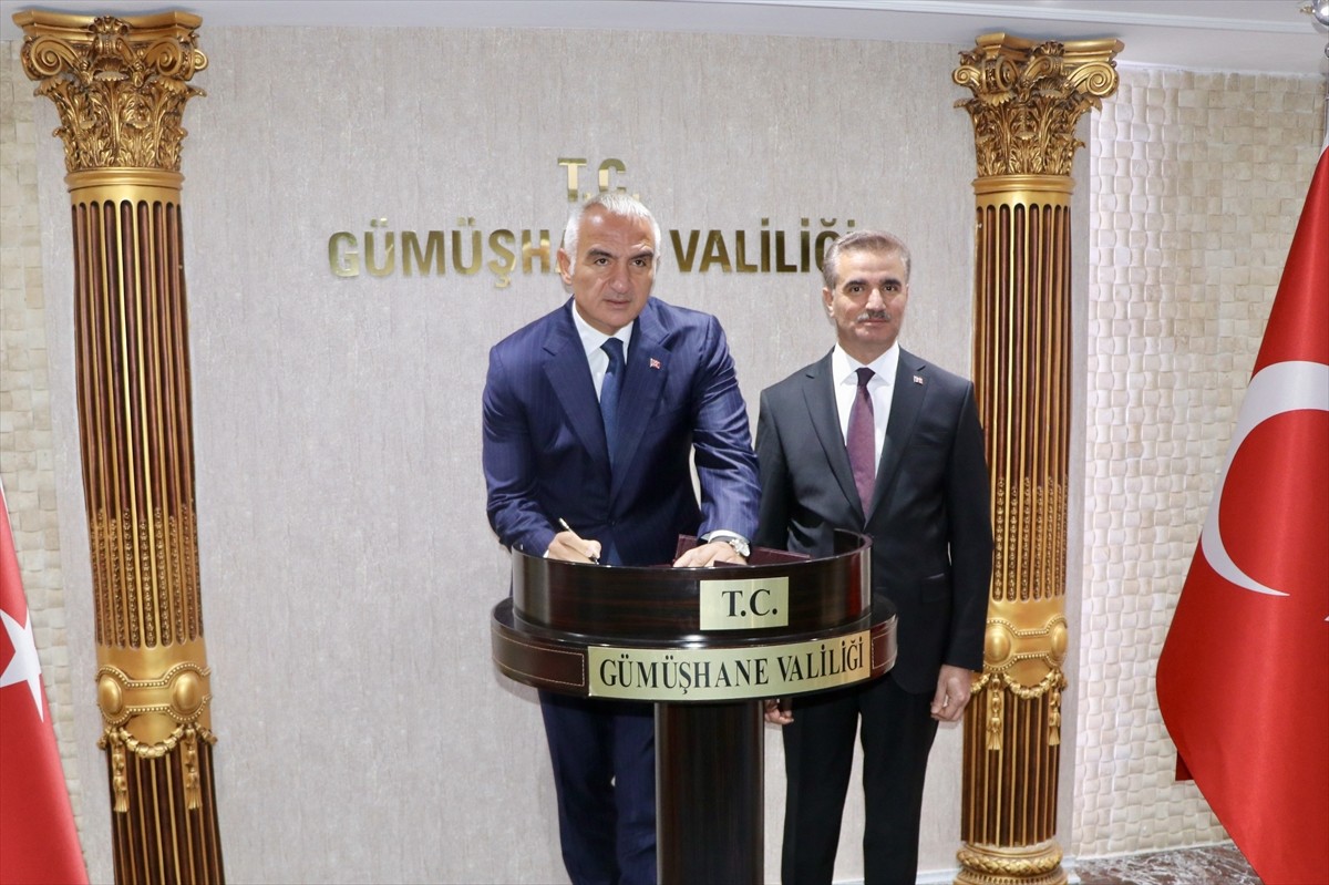 Kültür ve Turizm Bakanı Mehmet Nuri Ersoy (solda), Gümüşhane Valiliği'ni ziyaret etti. Ersoy...