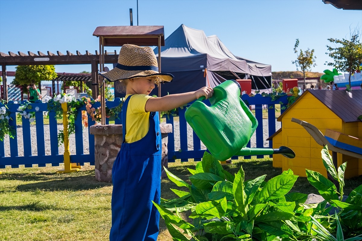 Kültür ve Turizm Bakanlığınca düzenlenen Çanakkale Kültür Yolu Festivali'nin üçüncü gününde her...