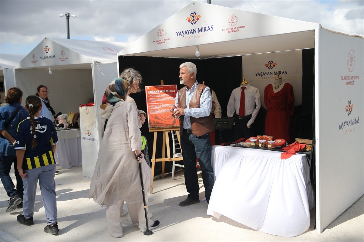 Kültür ve Turizm Bakanlığının katkısıyla Valilik ile Mustafa Baştan Kültür ve Sanat Derneği...