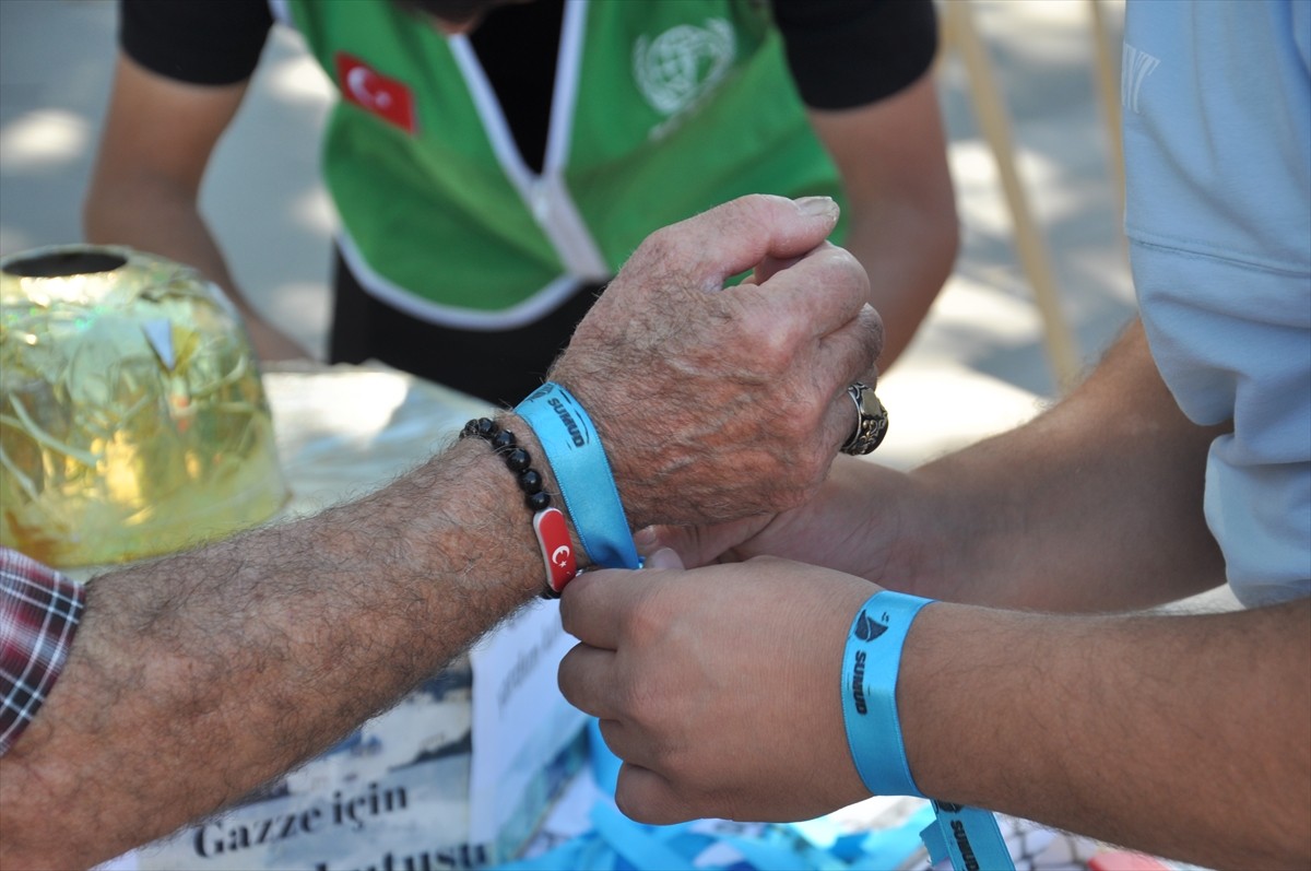 Kütahya'da, İsrail ablukasını kırmak ve insani yardım ulaştırmak hedefiyle Gazze'ye gitmek için...