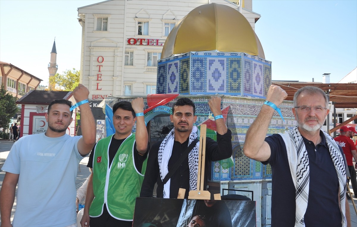 Kütahya'da, İsrail ablukasını kırmak ve insani yardım ulaştırmak hedefiyle Gazze'ye gitmek için...