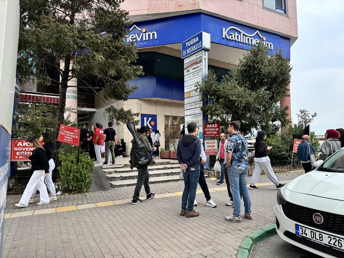 Kütahya'nın Simav ilçesinde saat 12.59'da 5,4 büyüklüğünde deprem meydana geldi. Deprem Bursa'da...