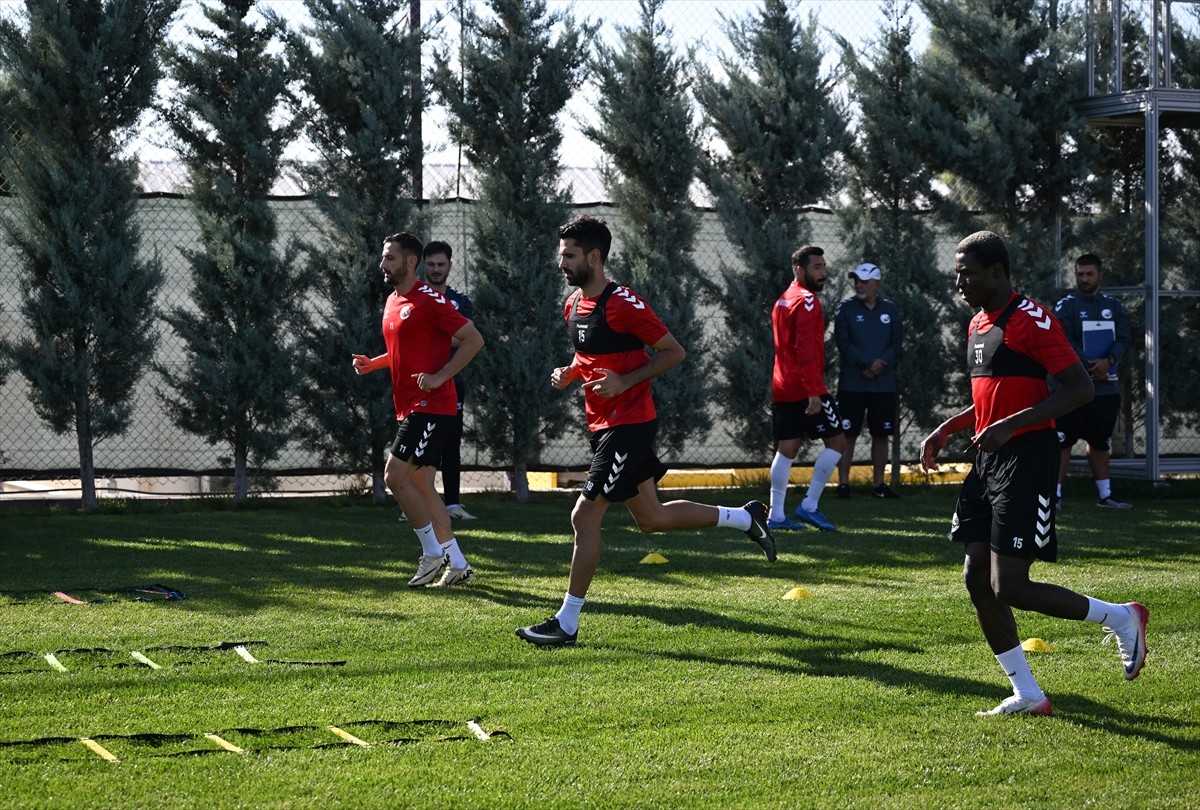 Kuzey Makedonya'nın Gostivar takımından Ankara Keçiörengücü'ne transfer olan 34 yaşındaki...