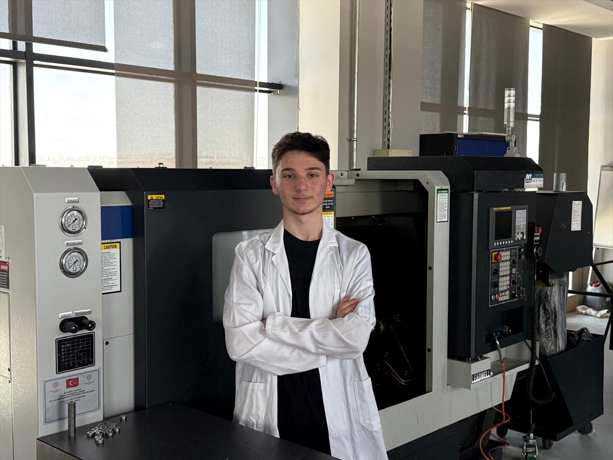 Lise öğrencisi Kağan Mehmet Özkök, Stockholm'de düzenlenen "Stockholm Gençler Su Ödülü...