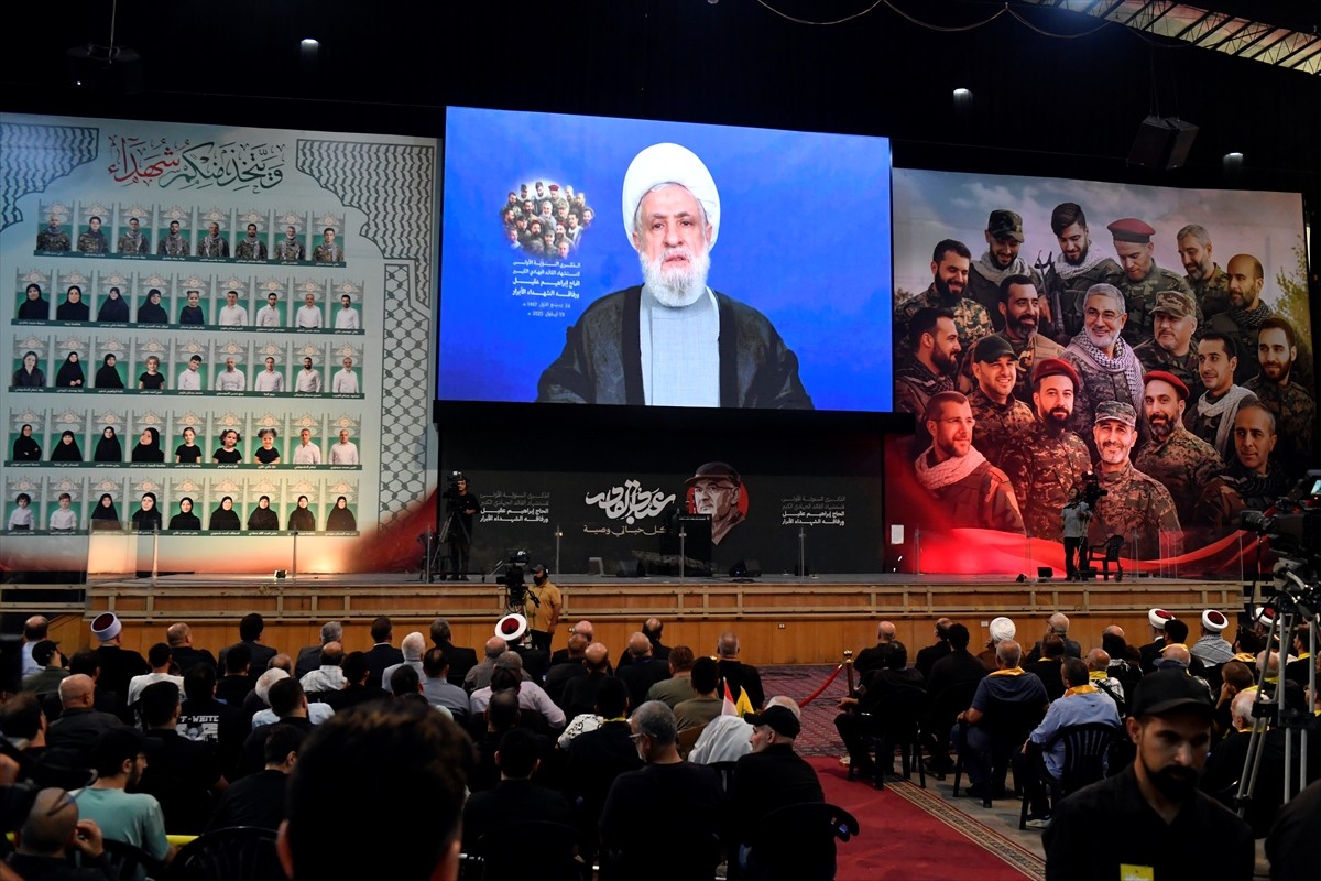 Lübnan’ın başkenti Beyrut’un güney banliyösünde Hizbullah taraftarları, Hizbullah Genel Sekreteri...