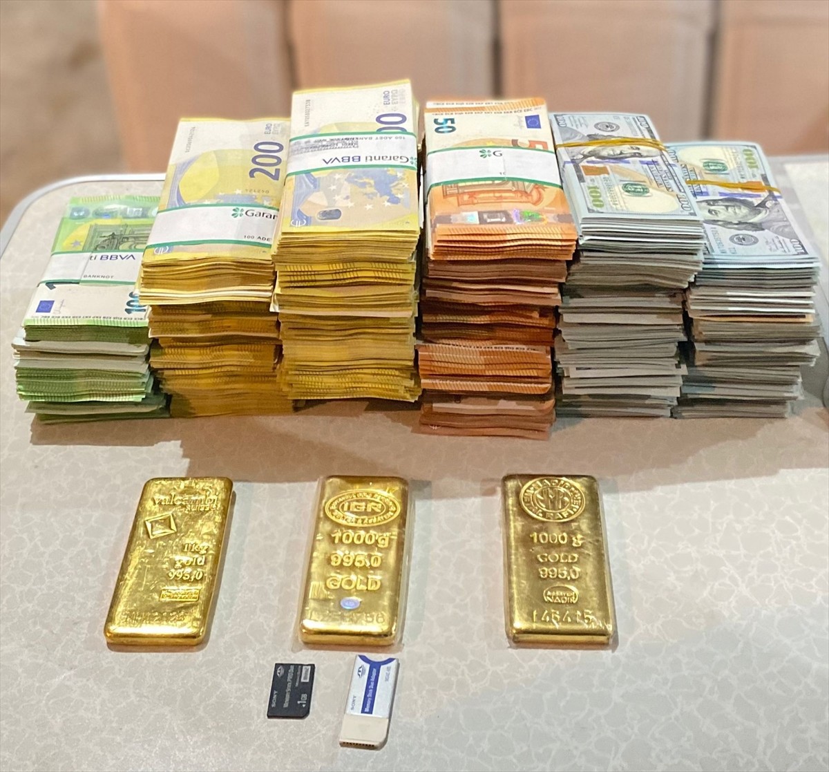 Manavgat Belediyesine yönelik yürütülen yolsuzluk, rüşvet, irtikap ve zimmet operasyonunda, zirai...