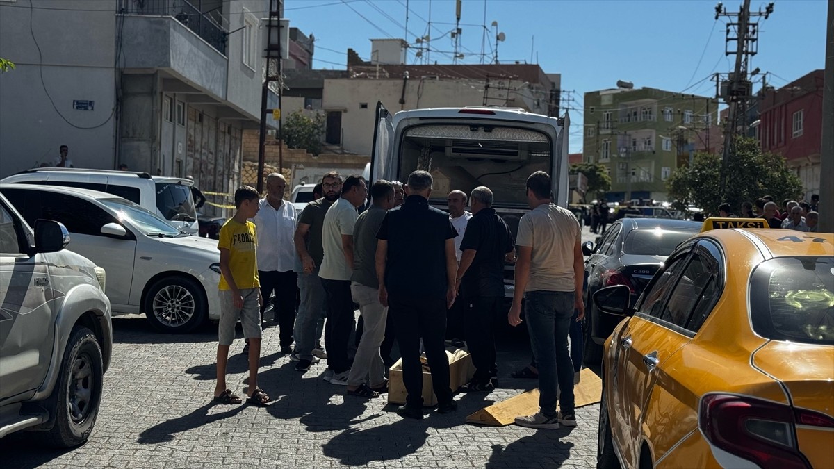 Mardin'in merkez Artuklu ilçesinde iki grup arasında çıkan silahlı kavgada 1 kişi hayatını...