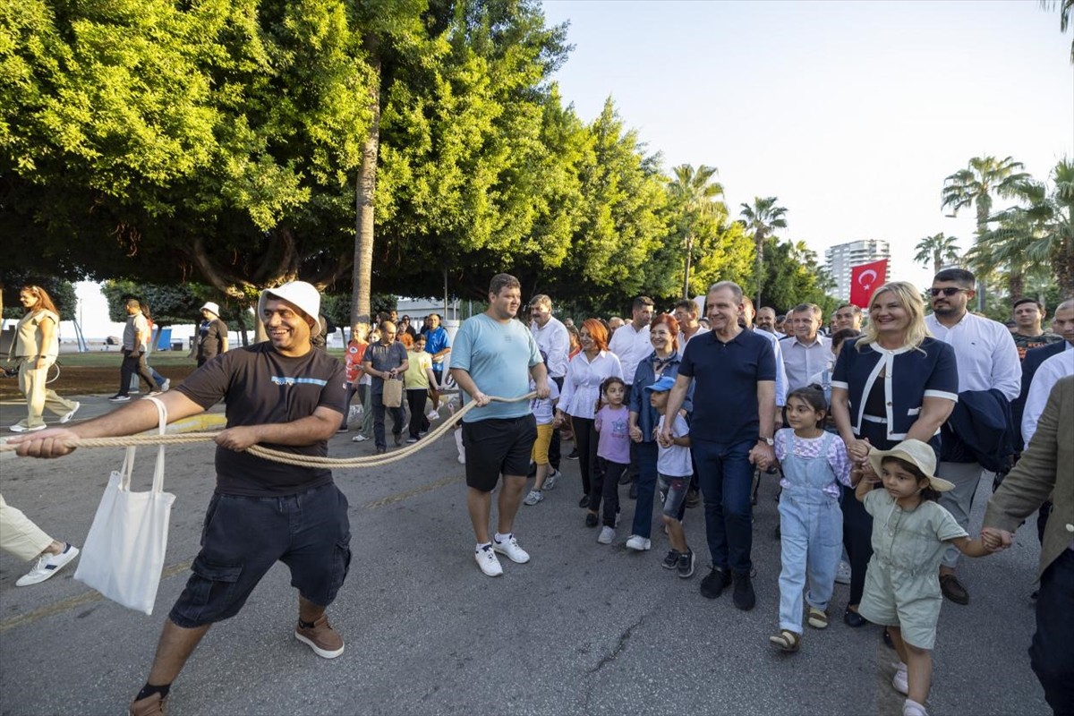 Mersin'de Avrupa Hareketlilik Haftası kapsamında "Araçsız Sokak Günü" etkinliği gerçekleştirildi....