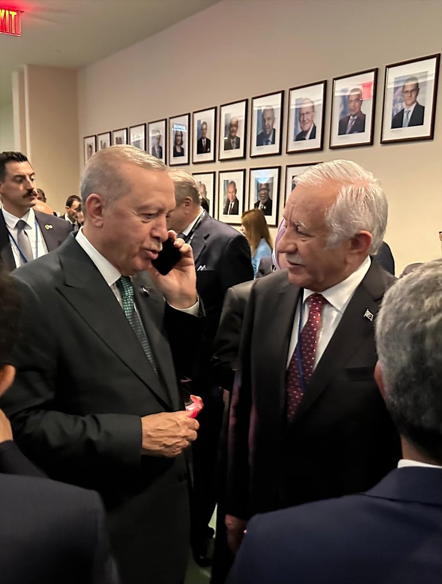 MHP Genel Başkanı Devlet Bahçeli, Cumhurbaşkanı Recep Tayyip Erdoğan'ı telefonla arayarak...
