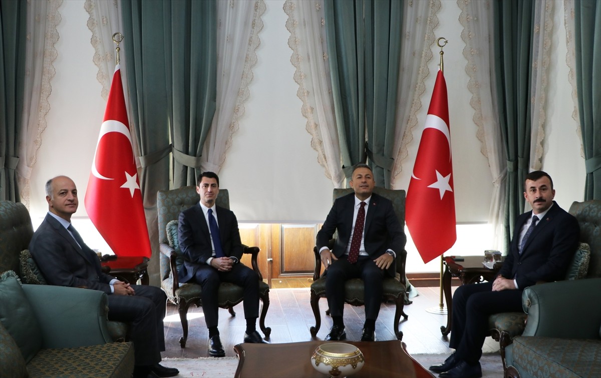 Milli Eğitim Bakan Yardımcısı Muhammet Bilal Macit (önde sağda), Kilis Valiliğini ziyarette...