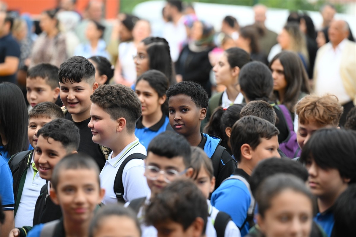 Milli Eğitim Bakanlığına (MEB) bağlı ilk ve ortaöğretim kurumlarındaki yaklaşık 18 milyon öğrenci...