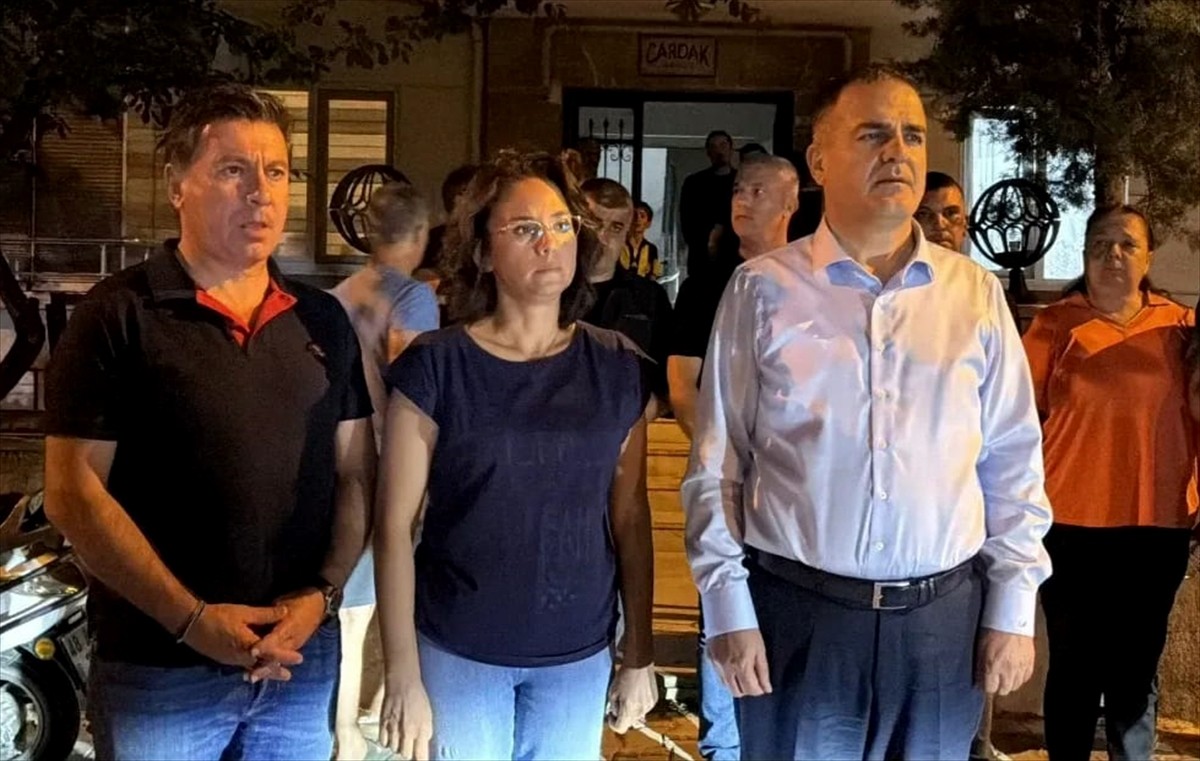 Muğla'da belediye başkanının ailesinin evine yanıcı madde atan 2 şüpheli gözaltına alındı. Muğla...