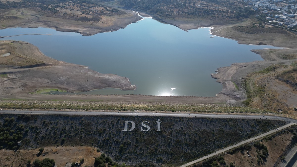 Muğla'nın Bodrum ilçesinde içme suyu kaynaklarında yaşanan sıkıntı nedeniyle planlı kesintilere...