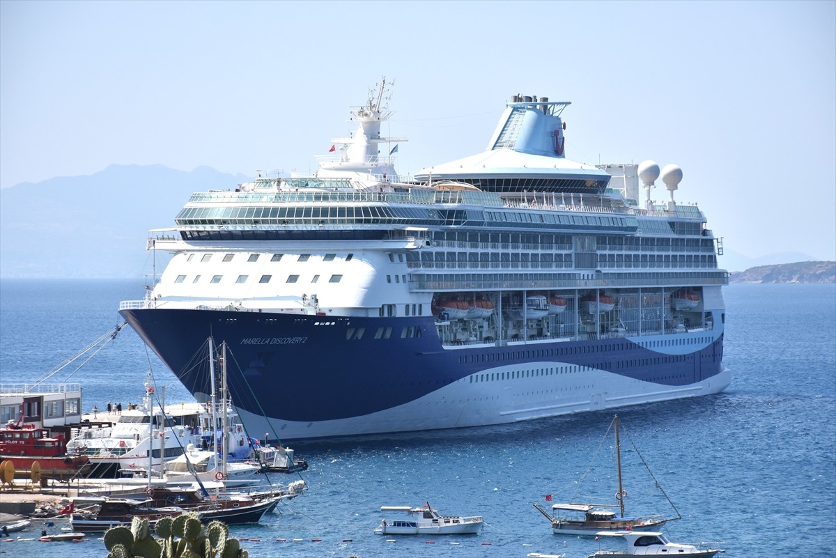 Muğla'nın Bodrum ilçesine "Marella Discovery 2" isimli kruvaziyer 1809 yolcu getirdi. Bahamalar...