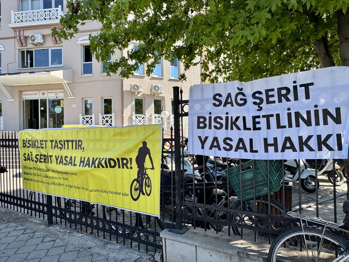 Muğla'nın Fethiye ilçesinde 2 bisikletlinin hayatını kaybettiği, 1 bisikletlinin yaralandığı...